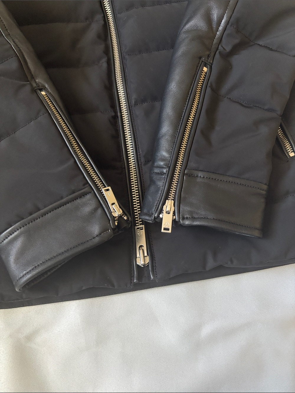 Moose  Knuckle Men's Black Quilted Puffer Jacket with Leather Sleeves Size M - Picture 15 of 15